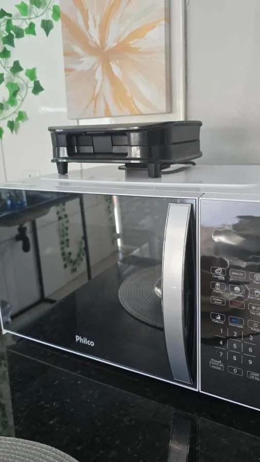Copa equipada com forno micro-ondas